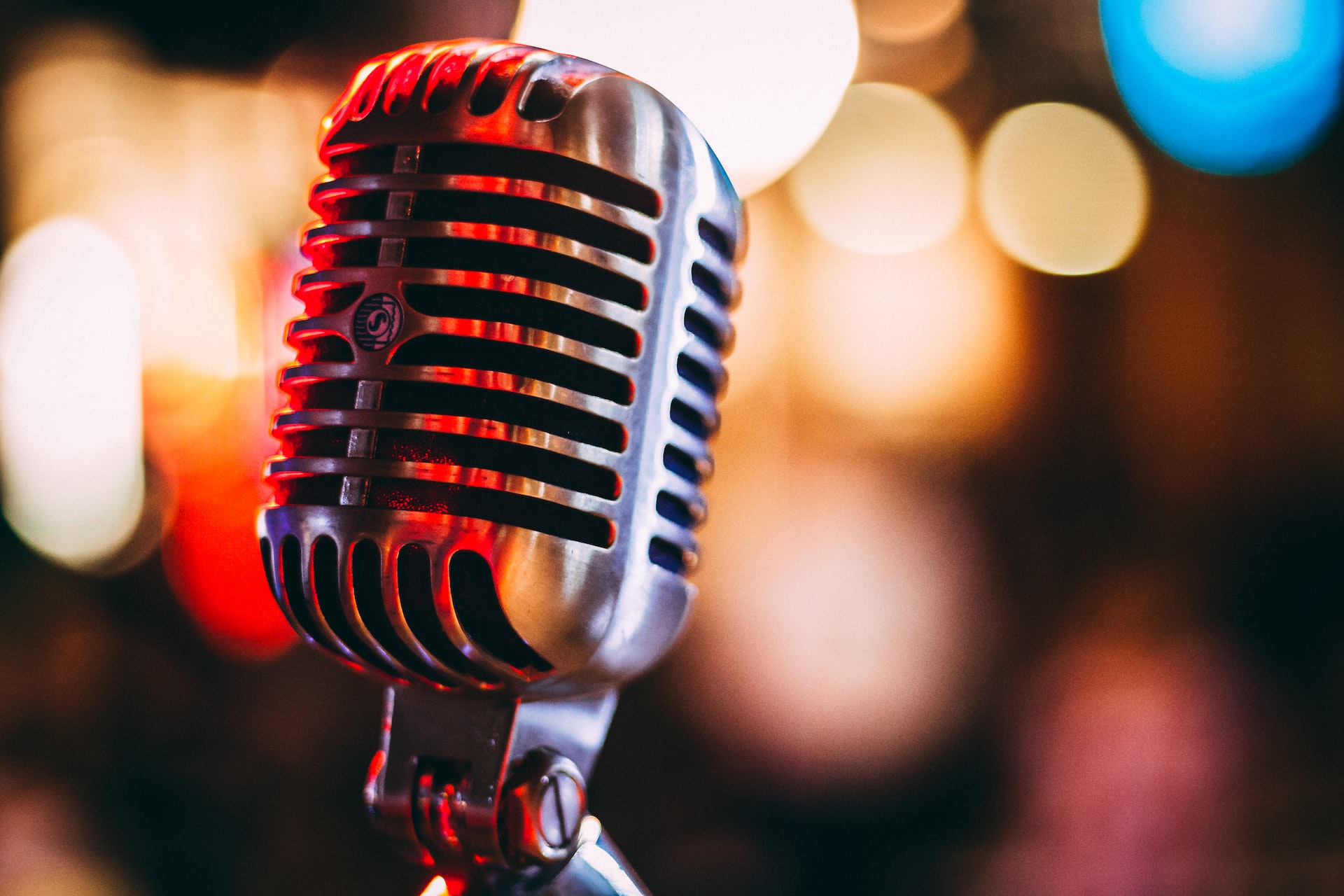 microphone with bokeh lights in the background